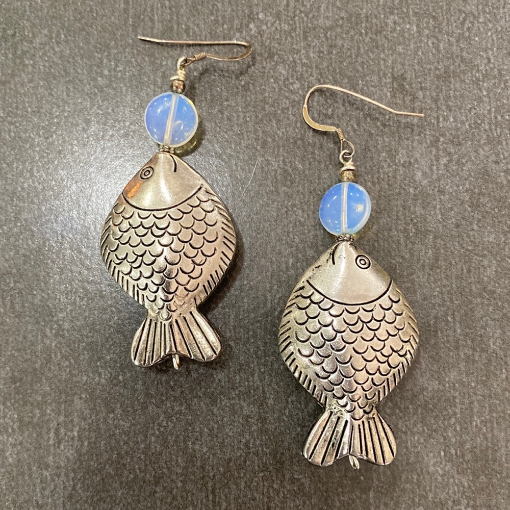 SLIVER FISH 🐠 EARRINGS - Picture 2 of 5